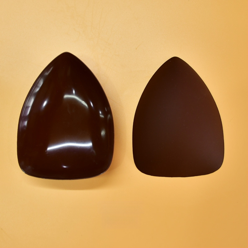 Trīsstūrveida silikona krūšu plāksteri - nepamanāmi, plāni, spīdīgi, pašlīmējoši