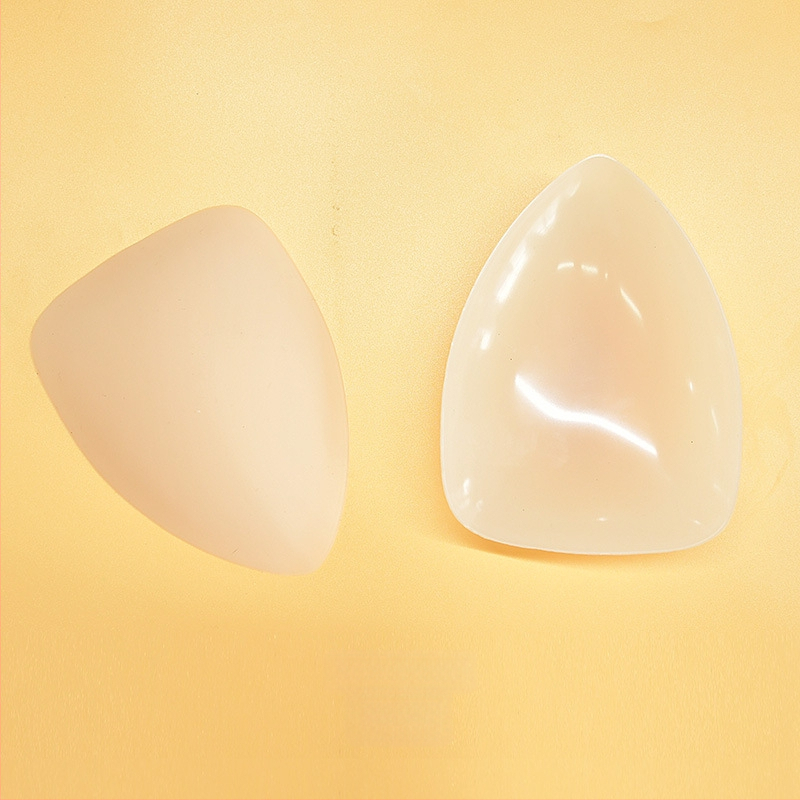 Trīsstūrveida silikona krūšu plāksteri - nepamanāmi, plāni, spīdīgi, pašlīmējoši