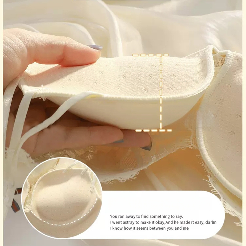 Nailona bezvadu krūštis mazām krūtīm – 3/4 kauss, biezas veidotas kupas, regulējams, augšējā atbalsts, aizmugurē četrrindu aizdare, fiksētas dubultās siksnas