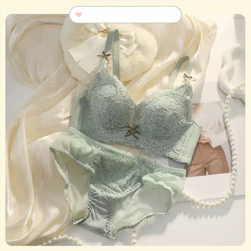 Nailona bezvadu krūštis mazām krūtīm – 3/4 kauss, biezas veidotas kupas, regulējams, augšējā atbalsts, aizmugurē četrrindu aizdare, fiksētas dubultās siksnas