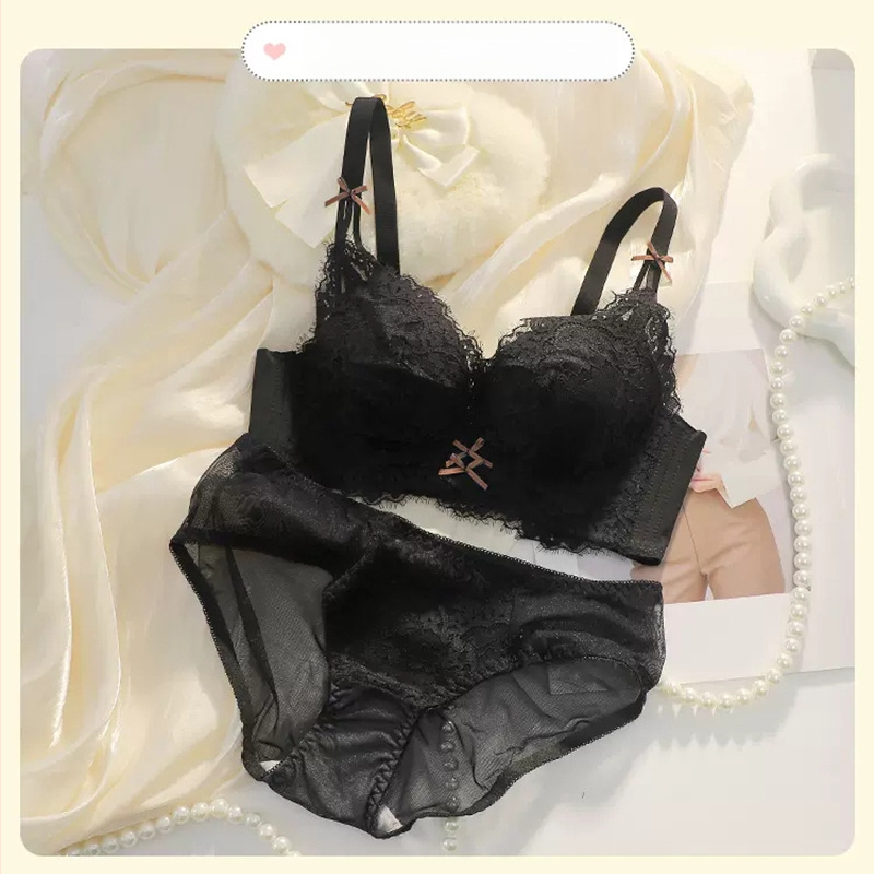 Nailona bezvadu krūštis mazām krūtīm – 3/4 kauss, biezas veidotas kupas, regulējams, augšējā atbalsts, aizmugurē četrrindu aizdare, fiksētas dubultās siksnas