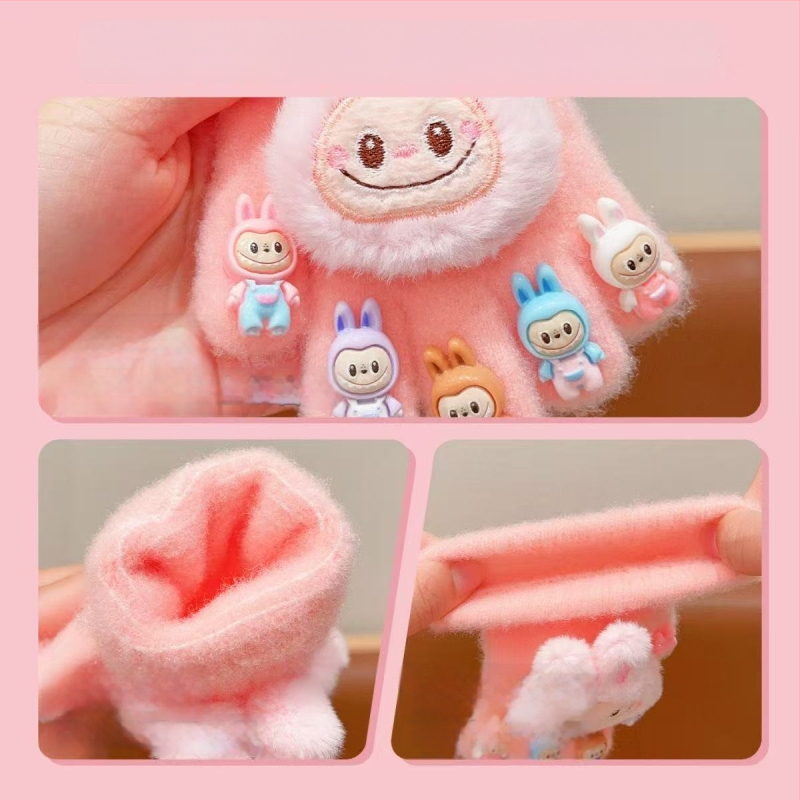 Karikatūras raksts ar atdalītiem pirkstiem skārienjutīgo ekrānu cimdi, silti adīti cimdi no imitētās kažokādas materiāla, vīriešiem un zēniem 3–10 gadi, ziema–rudens