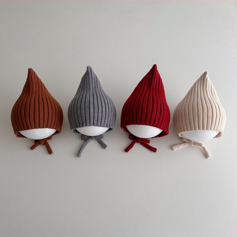 Adīta bērnu cepure ar smailu virsu un aizsargājošu siksnu, auss aizsardzība; silta un vēja izturīga ziemas cepure 6–12 mēnešiem