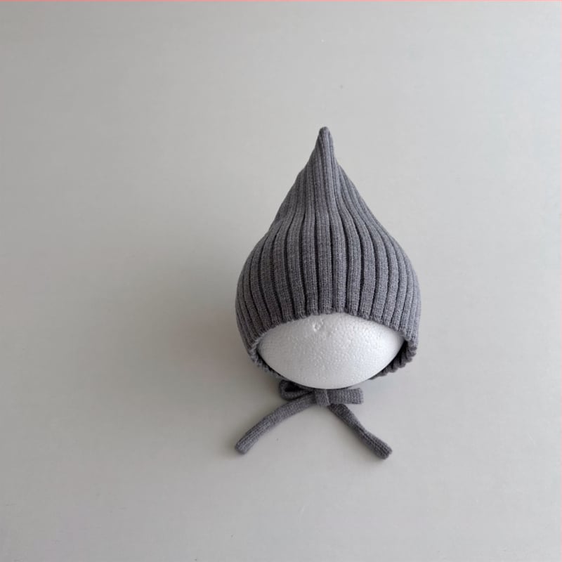 Adīta bērnu cepure ar smailu virsu un aizsargājošu siksnu, auss aizsardzība; silta un vēja izturīga ziemas cepure 6–12 mēnešiem