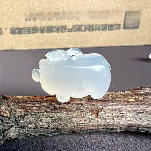 3D zodiako gyvūnai iš kalcedono – išgraviruoti ir poliruoti