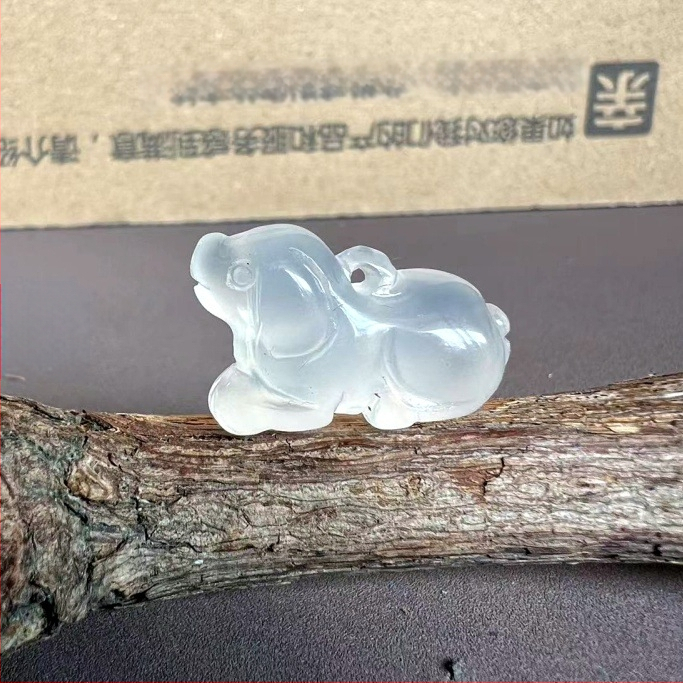 3D zodiako gyvūnai iš kalcedono – išgraviruoti ir poliruoti