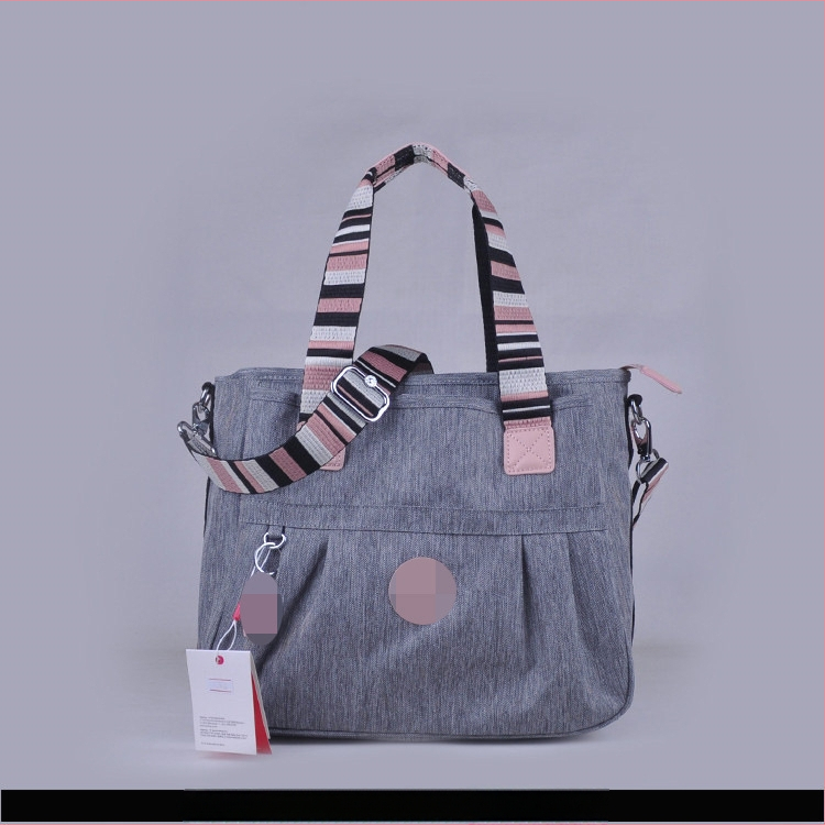 Õla kott crossbody – nailon, horisontaalne ruudu kuju, tõmblukukatte avamine, sisetaskud: tõmblukutasku, telefonitasku, ID-tasku, laminaat-tõmbluktasku, kaamera-tasku, vooder nailon