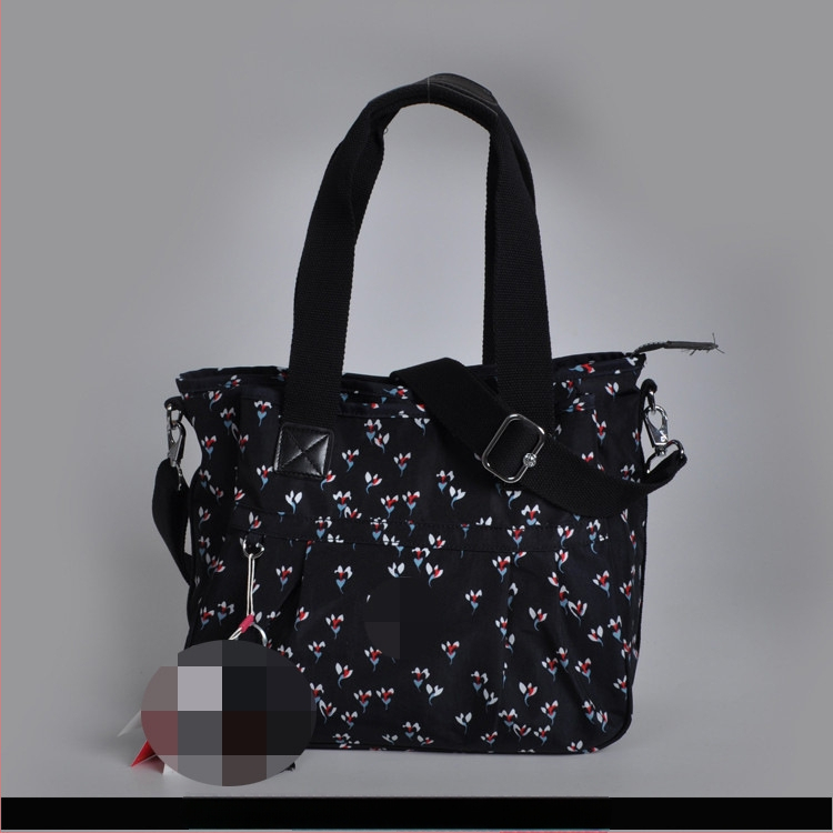 Õla kott crossbody – nailon, horisontaalne ruudu kuju, tõmblukukatte avamine, sisetaskud: tõmblukutasku, telefonitasku, ID-tasku, laminaat-tõmbluktasku, kaamera-tasku, vooder nailon