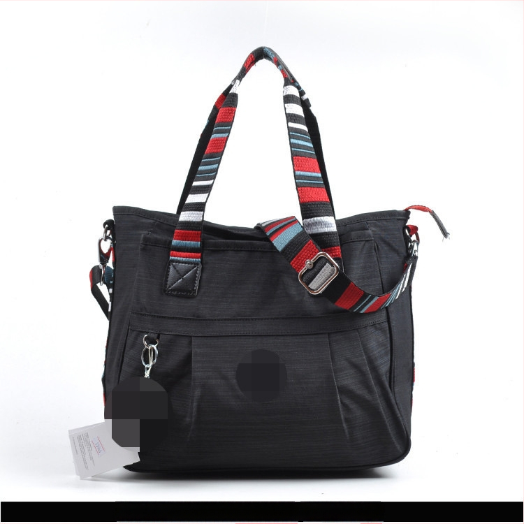 Õla kott crossbody – nailon, horisontaalne ruudu kuju, tõmblukukatte avamine, sisetaskud: tõmblukutasku, telefonitasku, ID-tasku, laminaat-tõmbluktasku, kaamera-tasku, vooder nailon