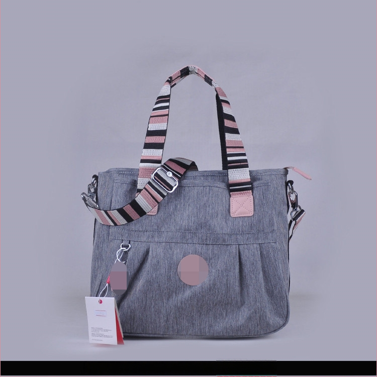 Õla kott crossbody – nailon, horisontaalne ruudu kuju, tõmblukukatte avamine, sisetaskud: tõmblukutasku, telefonitasku, ID-tasku, laminaat-tõmbluktasku, kaamera-tasku, vooder nailon