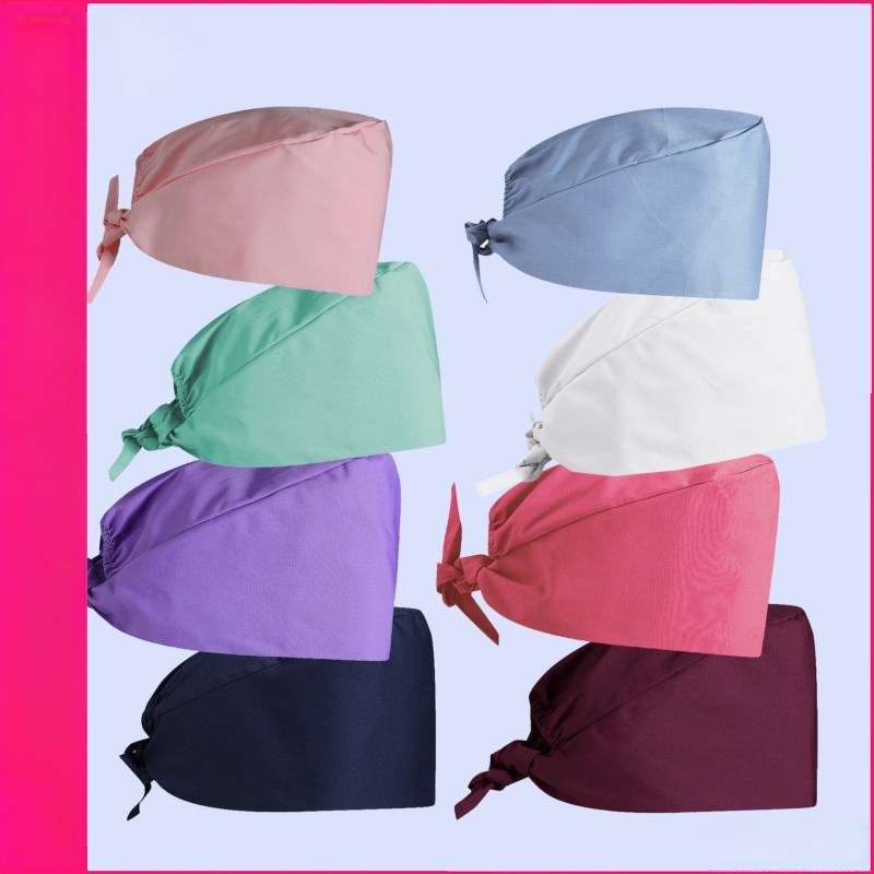 Operacinės patalpos kepurė suaugusiems, 100% medvilnė, karikatūrų raštas, kupolo formos viršus, plokščias kraštas, logotipo atspaudas, siūta