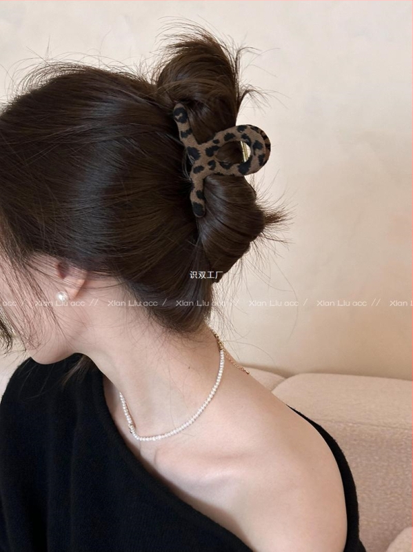 Juukseklips leopardi mustriga - Xianliu - Lastele - Kevad 2025