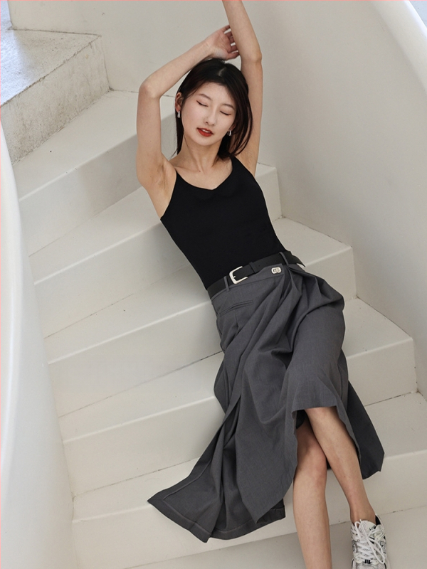 Sieviešu kamizole ar iekšējo krūšu spilventiņu, antibakteriāls Ice Silk audums, slaids siluets, plānās siksnas