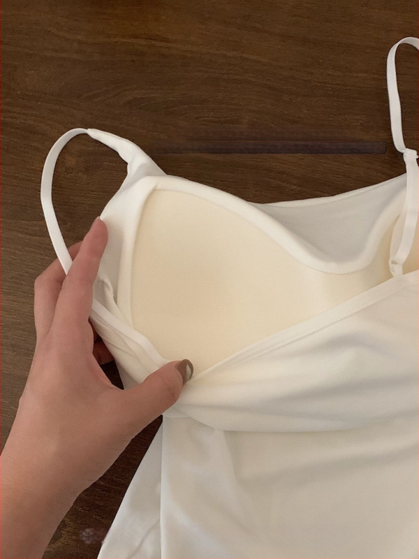 Modal topiņš ar siksniņām, šaurs siluets, īss garums, ar krūšu spilventiņu