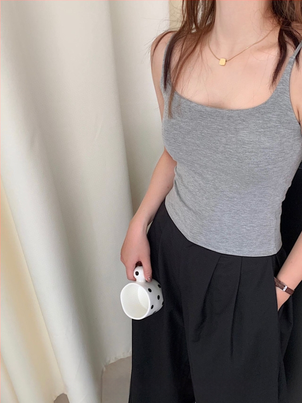 Modal topiņš ar siksniņām, šaurs siluets, īss garums, ar krūšu spilventiņu