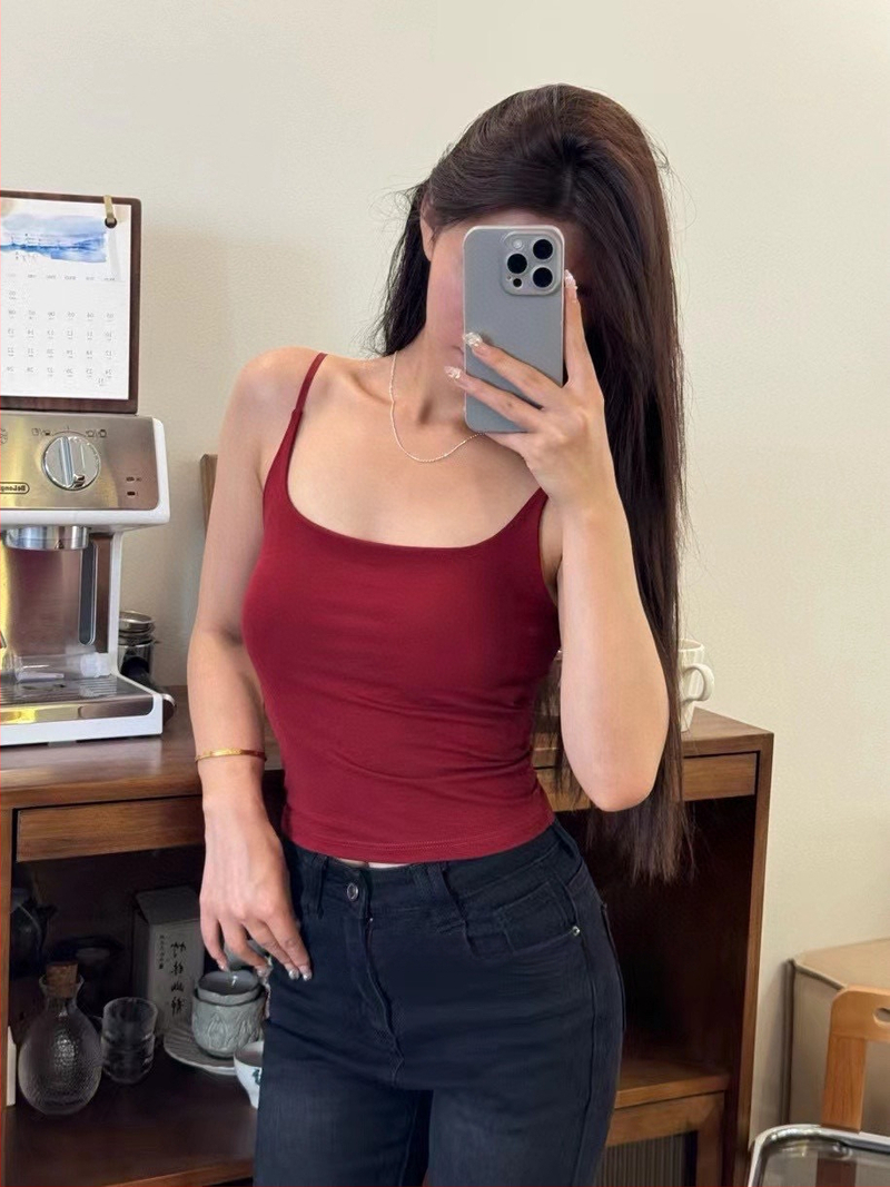 Modal topiņš ar siksniņām, šaurs siluets, īss garums, ar krūšu spilventiņu