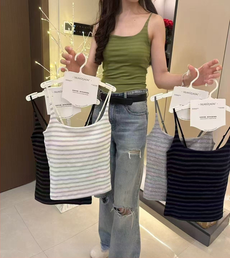 Modal topiņš ar siksniņām, šaurs siluets, īss garums, ar krūšu spilventiņu