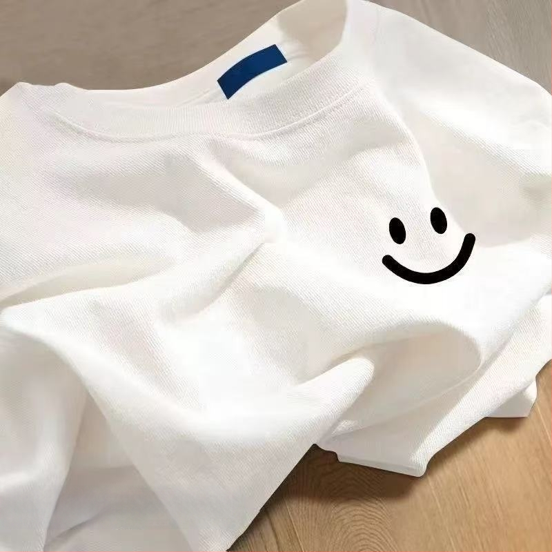 Sieviešu kokvilnas T-krekls ar apaļu kakla izgriezumu, īsiem piedurknēm, brīvā piegriezuma, ar teksta druku