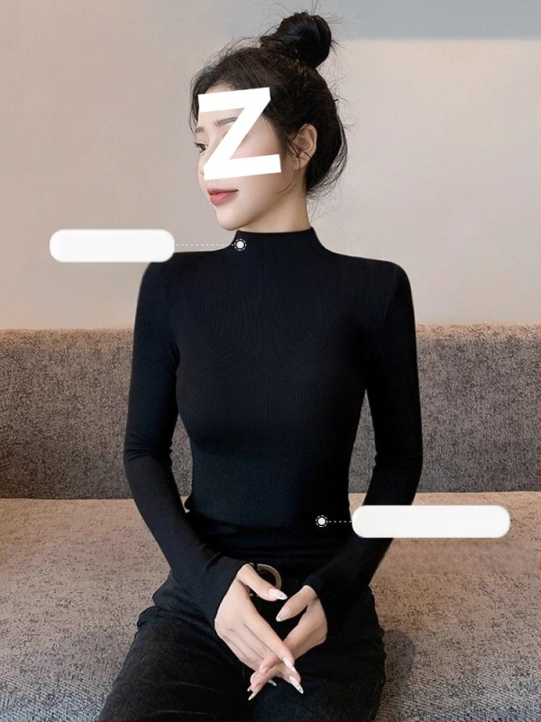 Oversized bez piedurknēm adīts tops ar pusi augstu kaklu un izšuvumu uz gludas auduma, pavasaris 2025