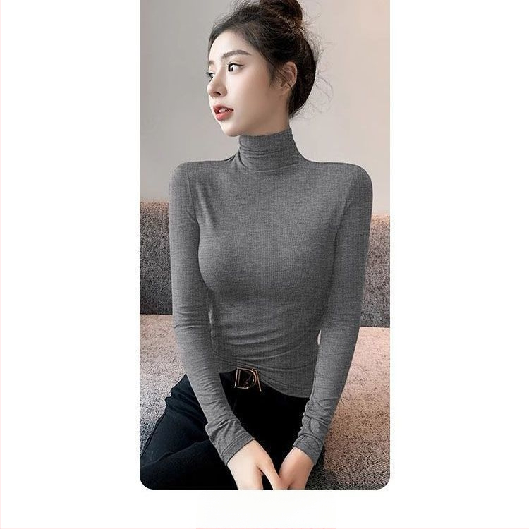 Oversized bez piedurknēm adīts tops ar pusi augstu kaklu un izšuvumu uz gludas auduma, pavasaris 2025