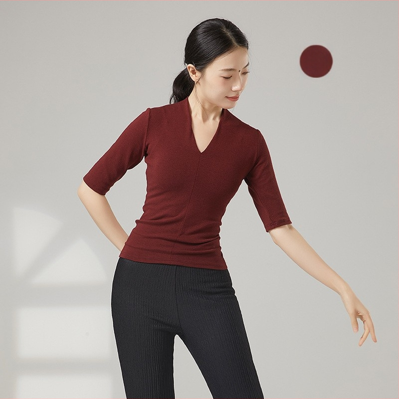 Sieviešu garajām piedurknēm V kakla deju bodijs – vilnas flisa audums, 31,5% akrila, oderē vilnas flisa, piemērots skatuvei, latīņu un tautas dejām