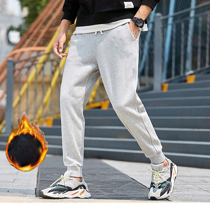 Flīša pildītas darba bikses ar brīvu piegriezumu, potītei aizsiets auklu, poliesteru audums