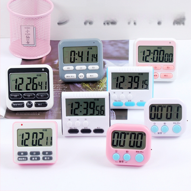 Automobilio formos stalinis laikmatis vaikams su žadintuvu — analoginis ekranas (rodyklė + skaičiai), maitinimas: sausa baterija, korpusas: ABS