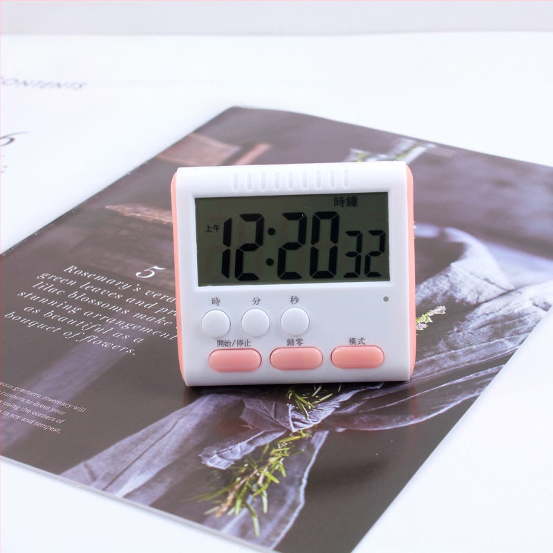 Automobilio formos stalinis laikmatis vaikams su žadintuvu — analoginis ekranas (rodyklė + skaičiai), maitinimas: sausa baterija, korpusas: ABS