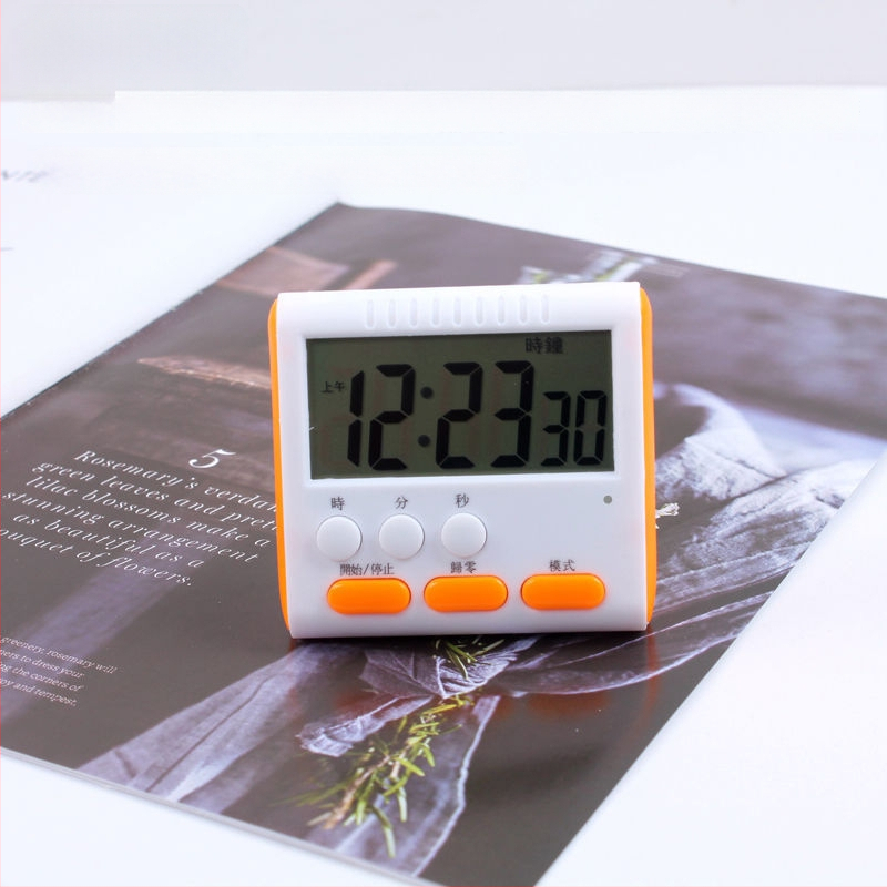 Automobilio formos stalinis laikmatis vaikams su žadintuvu — analoginis ekranas (rodyklė + skaičiai), maitinimas: sausa baterija, korpusas: ABS