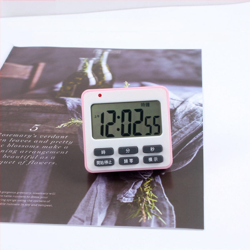 Automobilio formos stalinis laikmatis vaikams su žadintuvu — analoginis ekranas (rodyklė + skaičiai), maitinimas: sausa baterija, korpusas: ABS