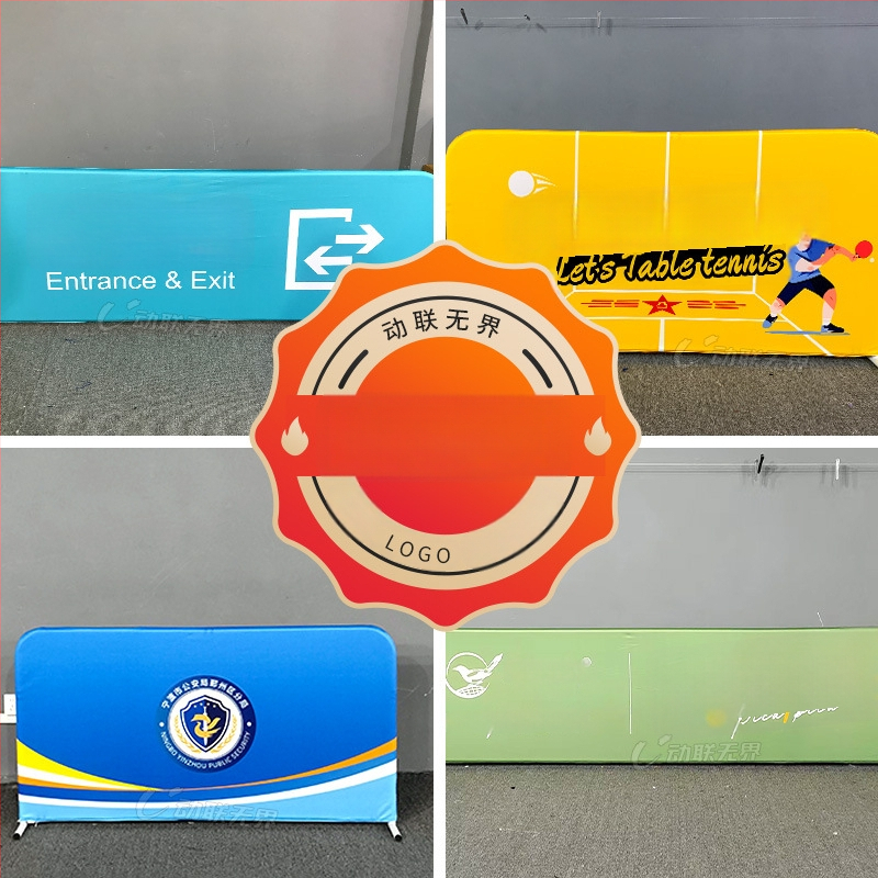 Mobilā pickleball un tenisa barjera ar reklāmas displeja statīvu, saliekamā A‑versija kortam. Materiāls: bieza warp‑knit audums 250 g/m²; alumīnija caurule nerūsē. Svars: 5,2 kg. Piemērots pickleball, futbolam un kampusa sporta zonu atdalīšanai; pielāgojam