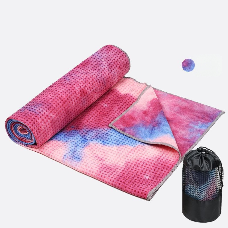 Jogas dvieli paklājs ar bieza pretslīdējošu slāni, paplašinātu sviedru uzsūkšanas virsmu un iekļauto pledu