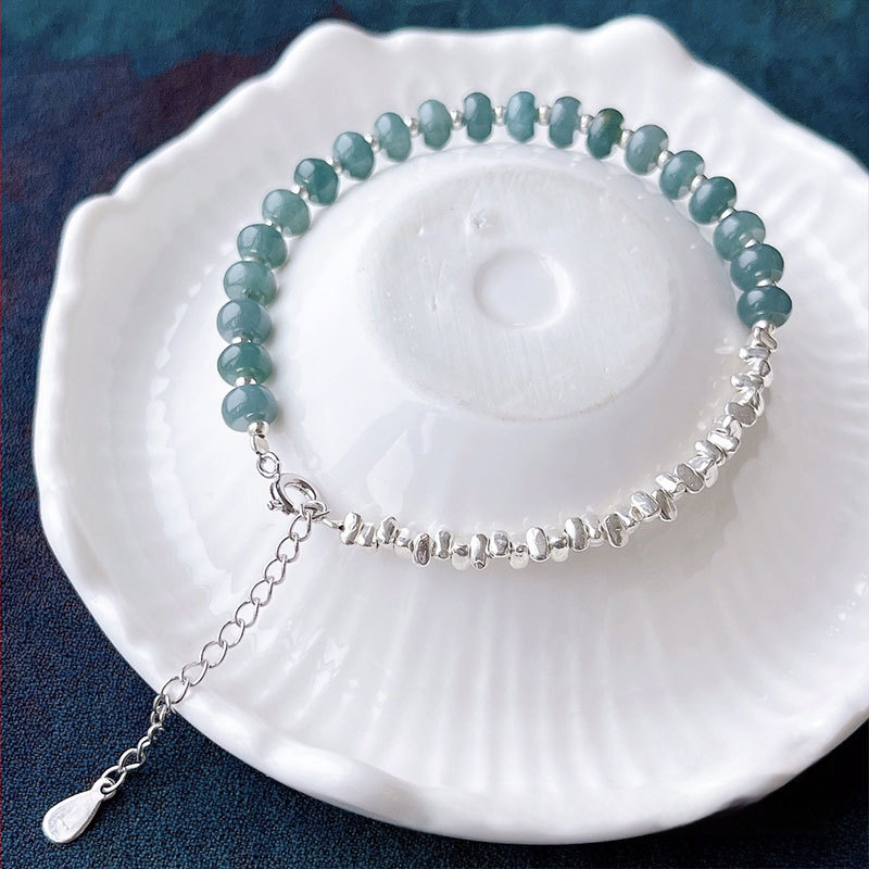 Jádeit abaku-gyöngyökből álló karkötő, jéghatású fény, 925-ös ezüst, kínai stílusban