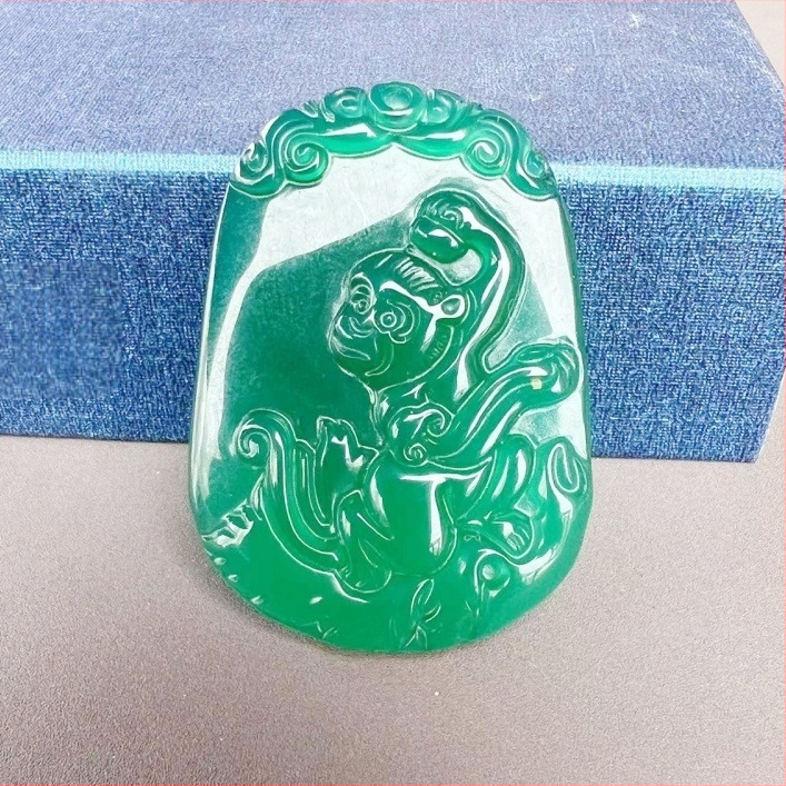 Loomakujulise chalcedooni agaatiga rippuv ornament, graveerimine ja poleerimine, kaasaegne minimalistlik stiil, kaheteistkümne zodiaki tähemärgid