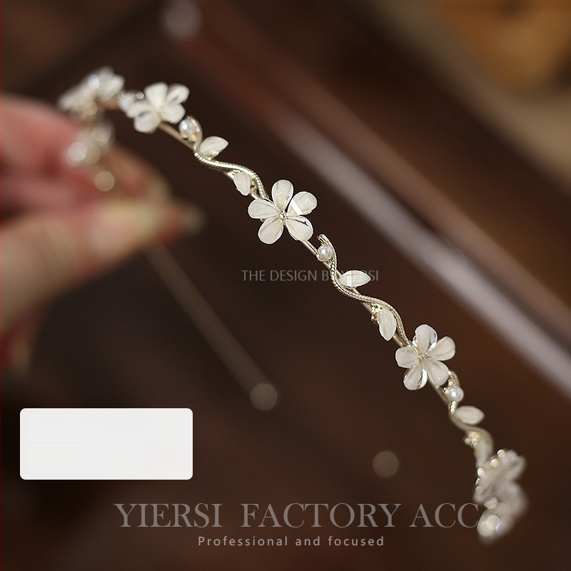 Galvas lente ar pērļu un kristālu ziedu, sakausējums, elektroplakāts, rudens 2023, japāņu un korejiešu stils, sievietēm