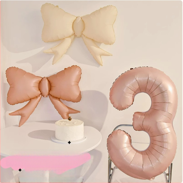 Dekoratiivsed õhupallirekviziidid loomakujuliste karikatüüpidega, alumiiniumfooliumist, trükitud logoga