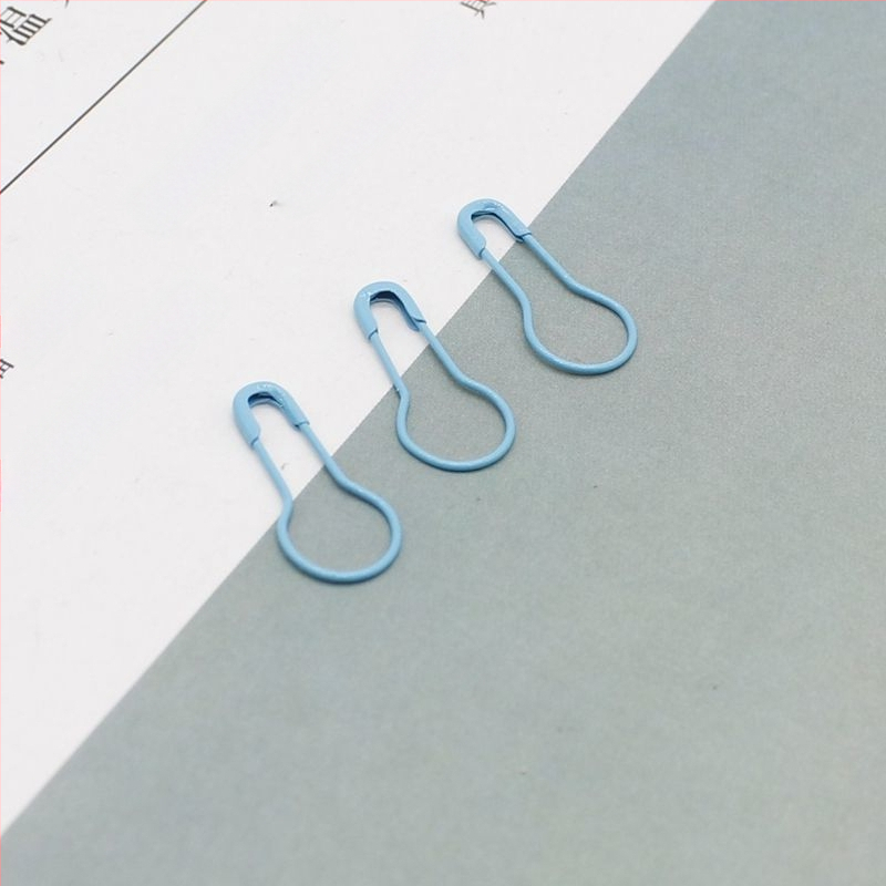 Šarene igle za nevidljivo učvršćivanje odjeće – mini kopče za ovratnik i prsnu etiketu, Marka Unique, ljeto 2021