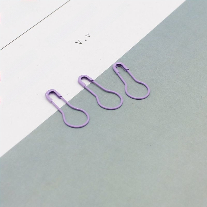 Šarene igle za nevidljivo učvršćivanje odjeće – mini kopče za ovratnik i prsnu etiketu, Marka Unique, ljeto 2021