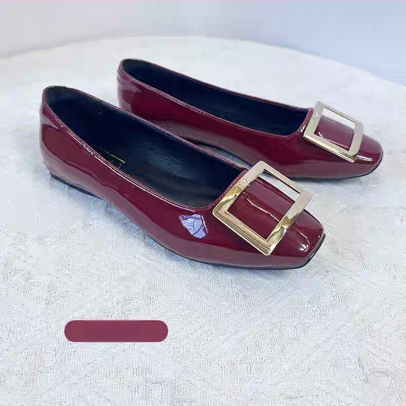 Sieviešu plakanas kurpes ar kvadrātveida purnu — PU augšdaļa, zems papēdis, gumijas zole, slip-on