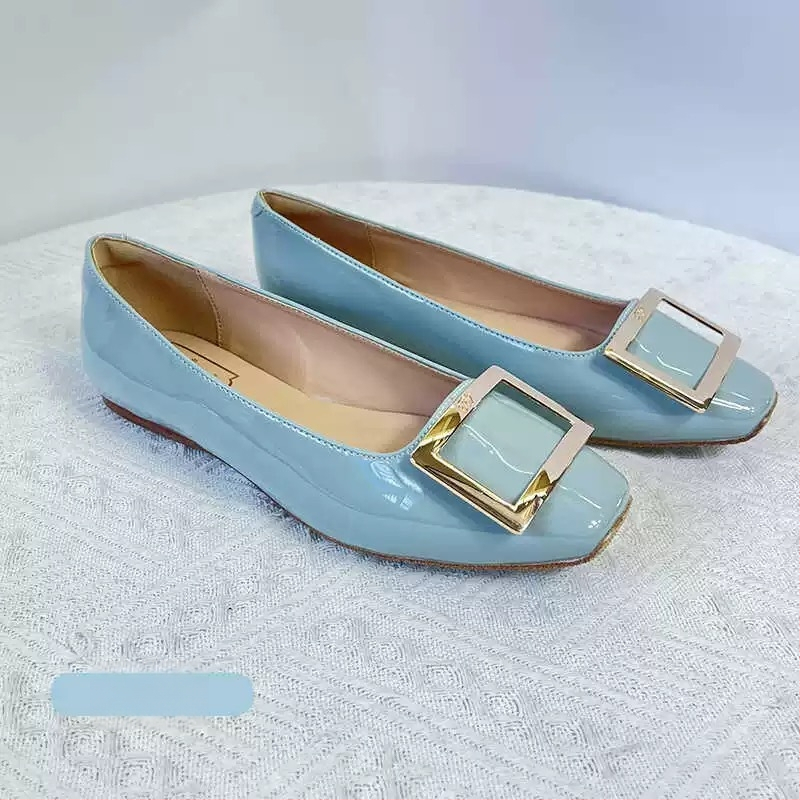 Sieviešu plakanas kurpes ar kvadrātveida purnu — PU augšdaļa, zems papēdis, gumijas zole, slip-on