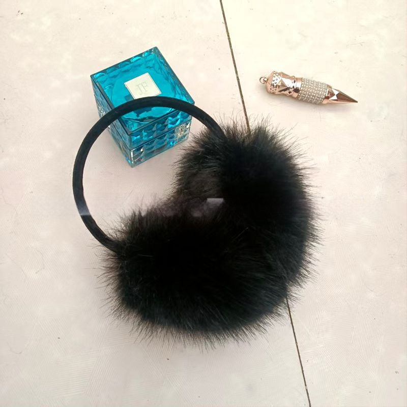 Ausu pušķi no mākslīgās lapsas kažokādas, pūkaini auss aizsargi, sejas optiski sašaurinošs dizains, silti un izturīgi pret salu