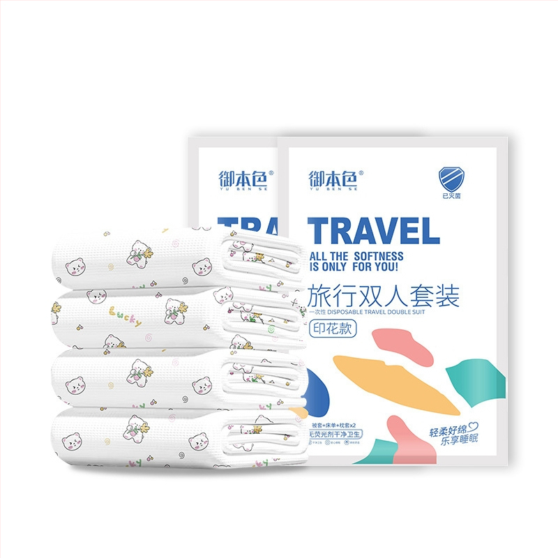 Vienkartinis keliautojo viešbučio patalynės komplektas: lovos pakloda, antklodės užvalkalas, pagalvių užvalkalas – 4 dalių komplektas; Medžiaga: nepluošto audinys; Prekės ženklas: Royal Color; Galiojimo laikas: 360 dienų