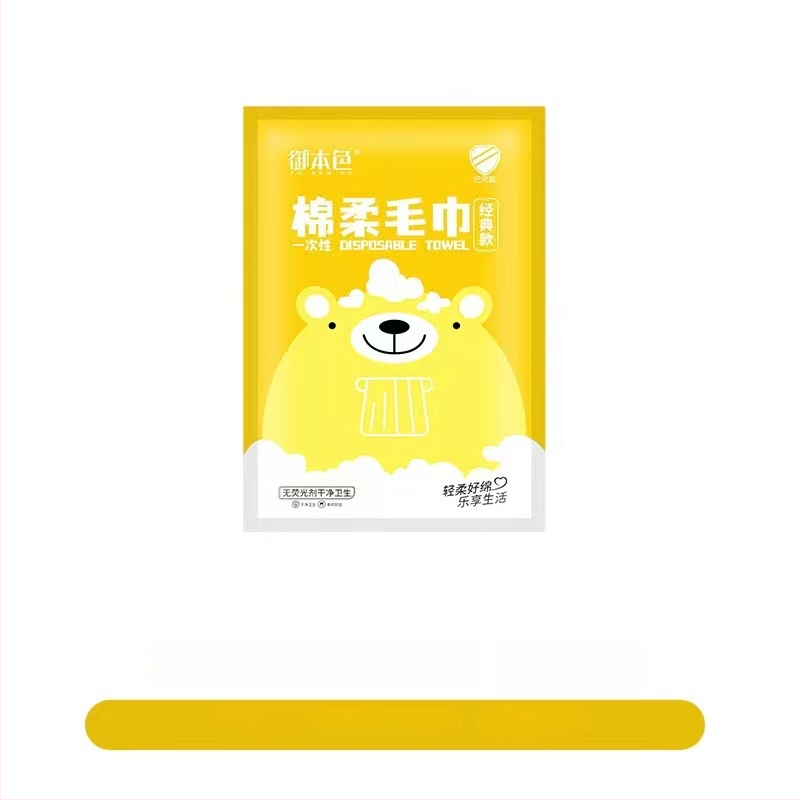 Vienkartinis keliautojo viešbučio patalynės komplektas: lovos pakloda, antklodės užvalkalas, pagalvių užvalkalas – 4 dalių komplektas; Medžiaga: nepluošto audinys; Prekės ženklas: Royal Color; Galiojimo laikas: 360 dienų