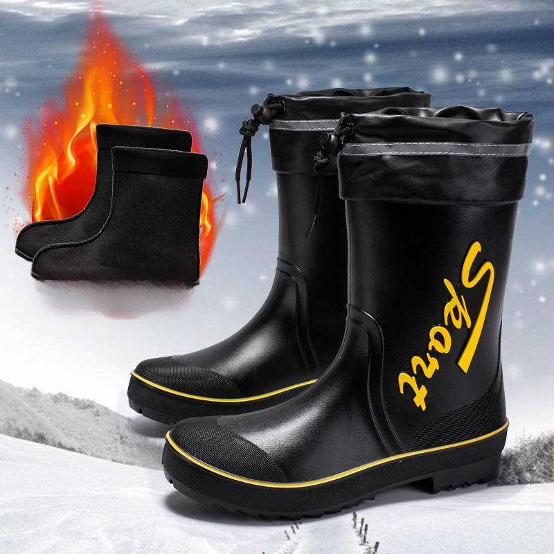 Meeste vihmajalatsid: veekindel PVC ülaosa, injektsioonivormiga plastikust talla, Slip-on disain, sisemus võrk ja kunstvill, libisemisvastased, soojad, kulumiskindlad, nelja hooajaga kasutamiseks