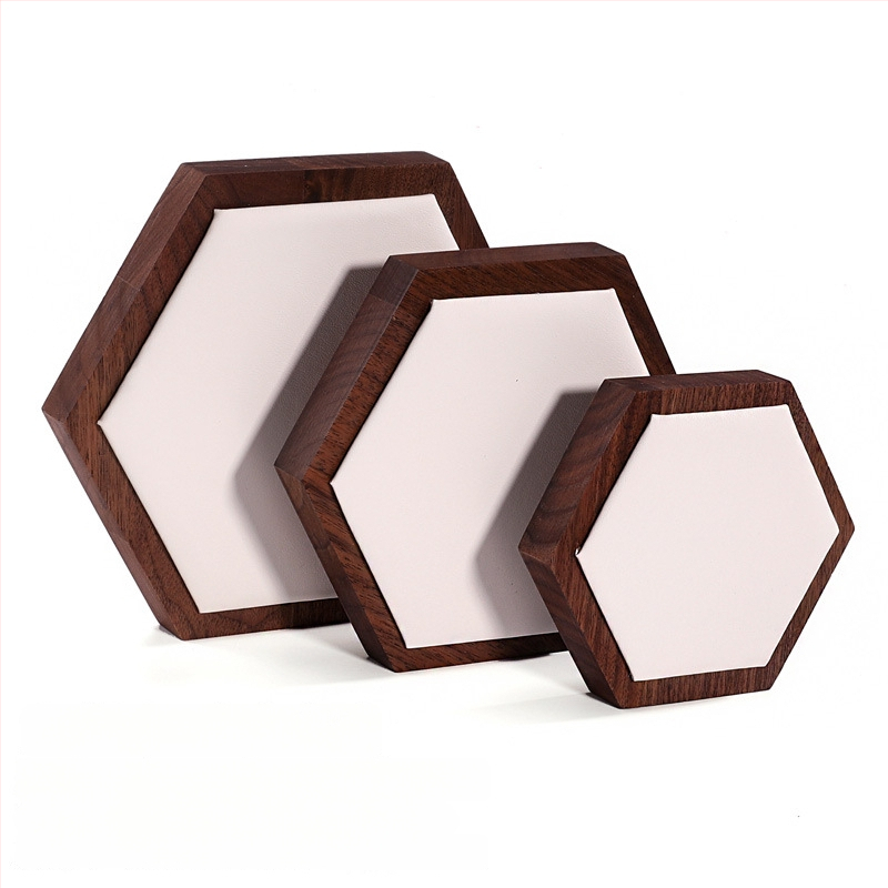 Trīsdaļu komplekts valrieksta koka ša hexagonāla rotaslietu displeja statīvs ar vienu slāni