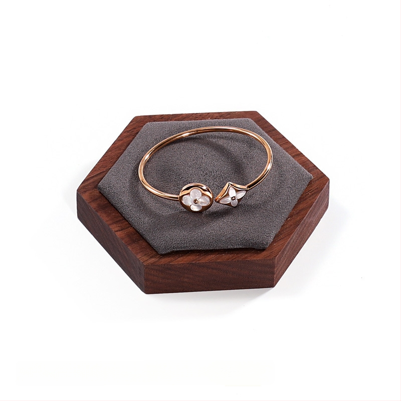 Trīsdaļu komplekts valrieksta koka ša hexagonāla rotaslietu displeja statīvs ar vienu slāni