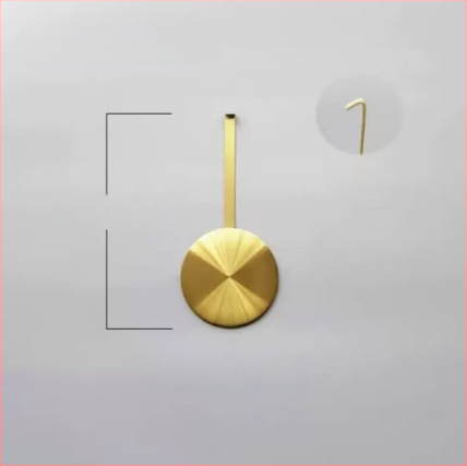 Sienas pulkstenis ar kvarca kustību un pendulu – korpuss un cipats no sveķa, darbināms ar bateriju, piemērots dzīvojamai istabai