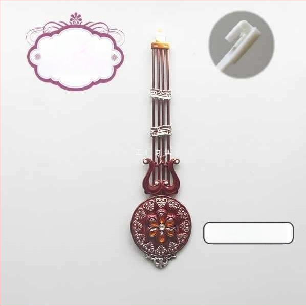 Sienas pulkstenis ar kvarca kustību un pendulu – korpuss un cipats no sveķa, darbināms ar bateriju, piemērots dzīvojamai istabai