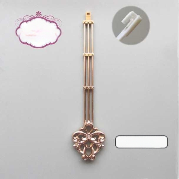 Sienas pulkstenis ar kvarca kustību un pendulu – korpuss un cipats no sveķa, darbināms ar bateriju, piemērots dzīvojamai istabai