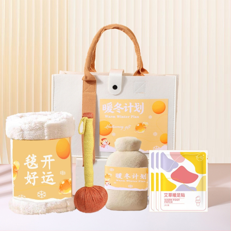 Biznesa dāvanu komplekts — minimālistisks stils, iesaiņots dāvanu kastē, rudens–ziemas sezona, korporatīvās dāvanas